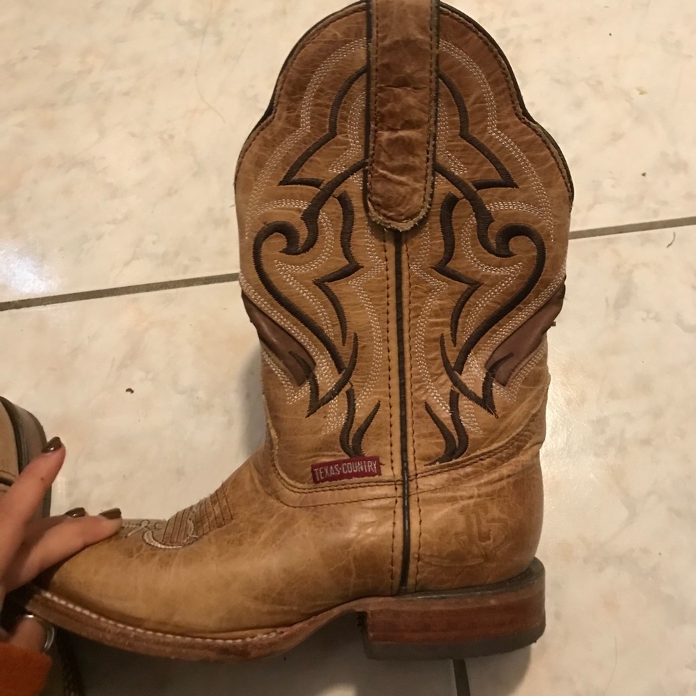 Boots - Picture 2 of 5